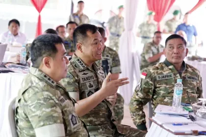 Wapang TNI Bersama Menhan RI Tinjau Kesiapan Yonif TP di Kalimantan Utara.