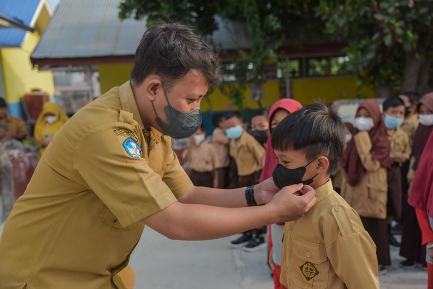 Foto: Dampak Kabut Asap, Siswa di Palu Wajib Pakai Masker