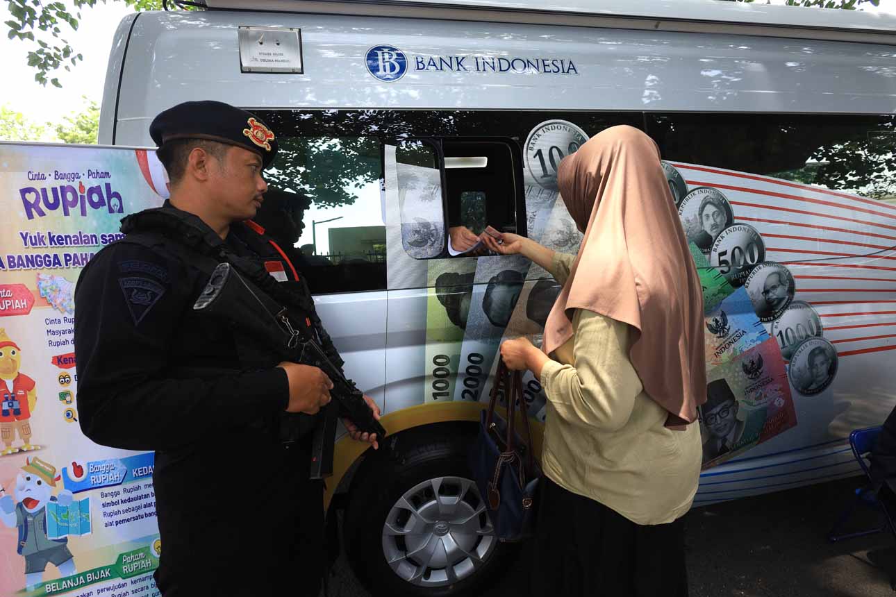 Berita Foto : Layanan Penukaran Rupiah Layak Edar Bank Indonesia