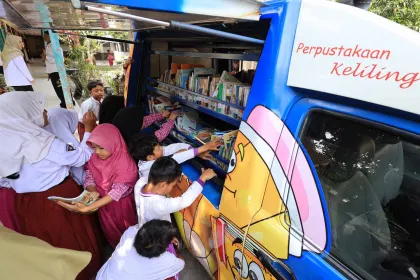 Berita Foto : Layanan Perpustakaan Keliling Hadir di Sekolah Kota Kediri