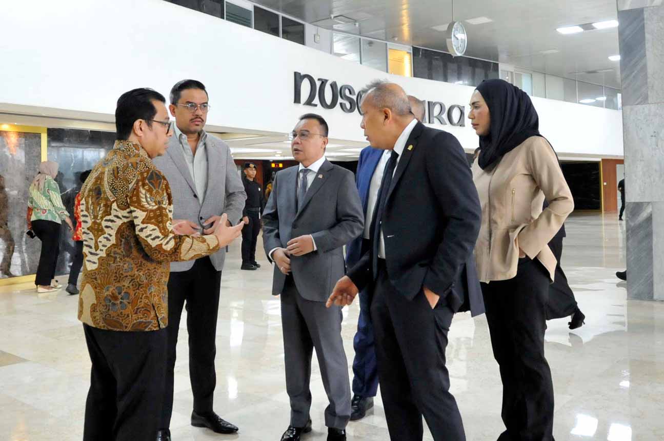 Berita Foto : DPR-Pemerintah Sepakati Aturan Perlindungan bagi Pengemudi Ojol