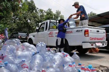 Berita Foto : MDMC salurkan bantuan air bersih di Kendal