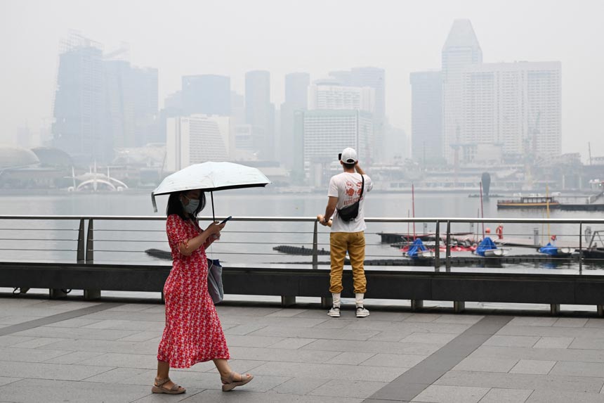 Foto: Kabut Asap Kebakaran Hutan Indonesia Selimuti Singapura