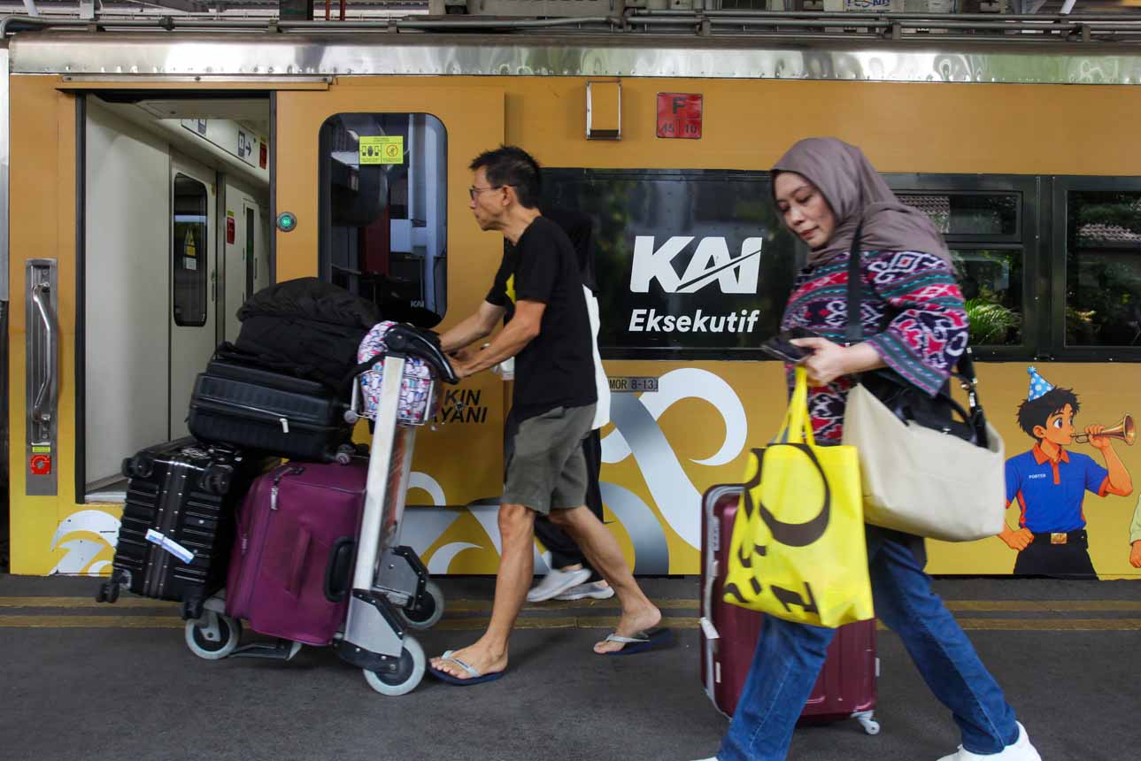 Foto: Penerapan Kenaikan Tarif Angkutan Kereta Api di Surabaya