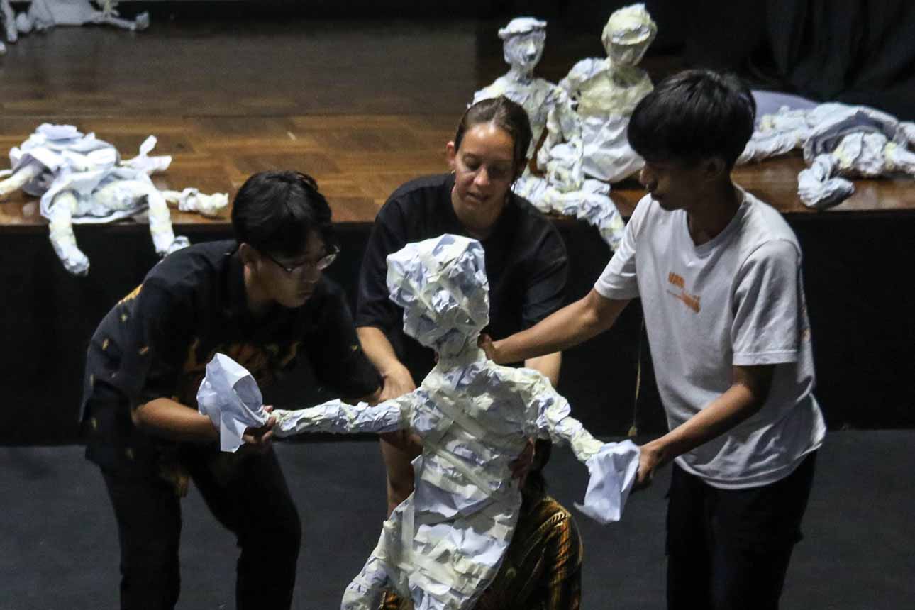 Foto: Seniman Prancis Gelar Pelatihan Teater Boneka