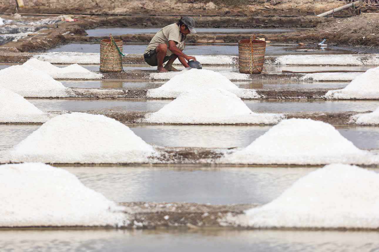 Foto: Harga Garam Anjlok saat Kemarau
