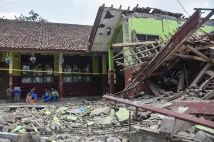 Sekolah di Kota Banjar Ambruk akibat Kontur Tanah yang Labil