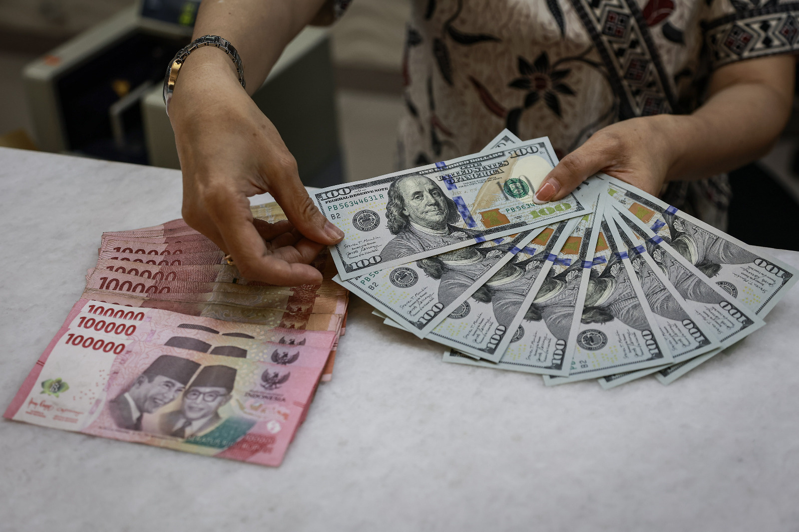 Berita Foto : Pelemahan Nilai tukar rupiah