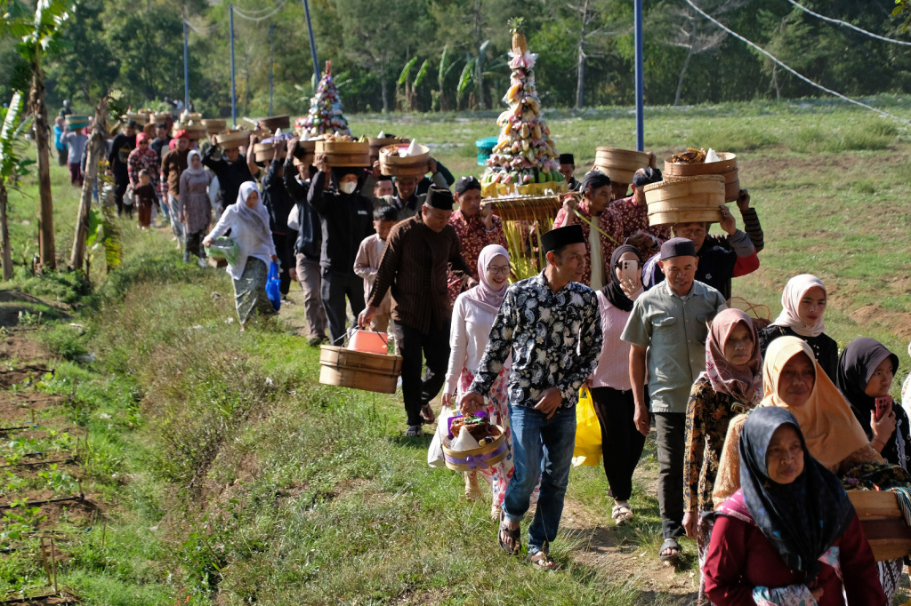 Foto: Tradisi Merti Desa Kledung