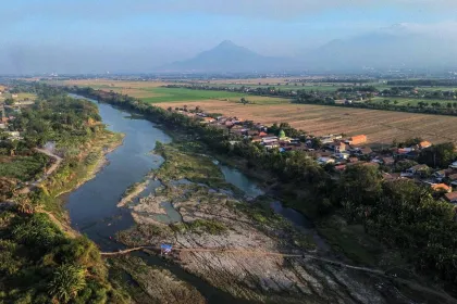 Dasar Sungai Mengering, Jadi Jalur Penghubung Mojokerto–Sidoarjo