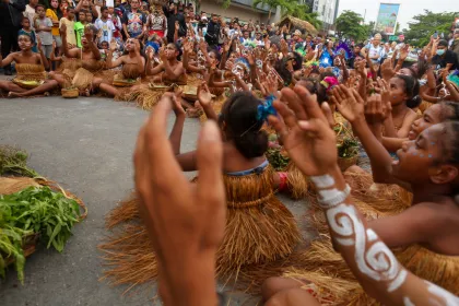 Ritual Munara Fan Nanggi di Biak