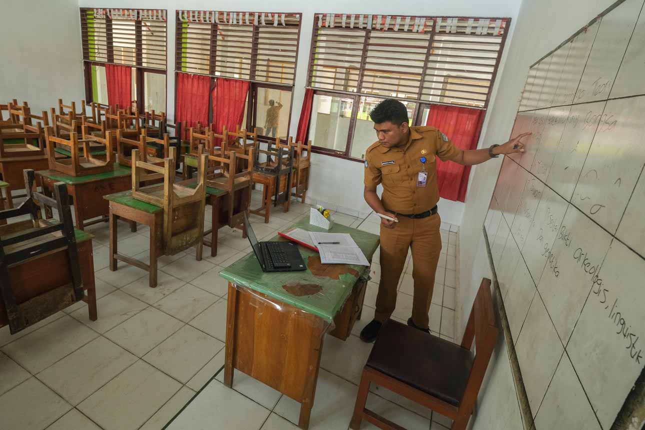 Berita Foto : Siswa di Kendari Jalani Pembelajaran Jarak Jauh