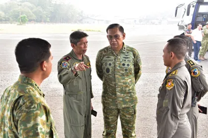 TNI Kirim 9,6 Ton Material Modifikasi Cuaca untuk Percepatan Penanganan Karhutla di Kalsel.