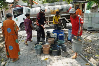 Penyaluran Bantuan Air Bersih di Jombang
