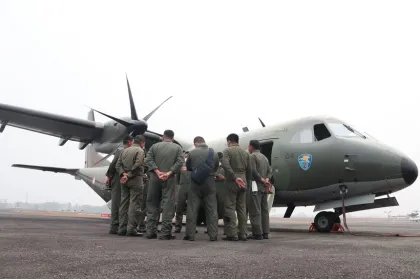 TNI Semai 4,2 Ton Bahan Modifikasi Cuaca untuk Tangani Karhutla di Kalimantan.