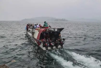 Transportasi antarpulau warga Kampung Baru di Halmahera Selatan 