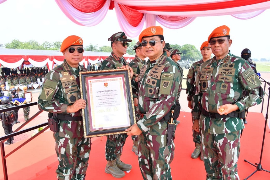 Foto: Panglima TNI Diangkat Jadi Warga Kehormatan Korpasgat.