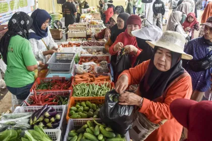 Berita Foto : Gerakan Pangan Murah di Tasikmalaya: Upaya Pengendalian Inflasi Pangan dan Menjaga Daya Beli Masyarakat