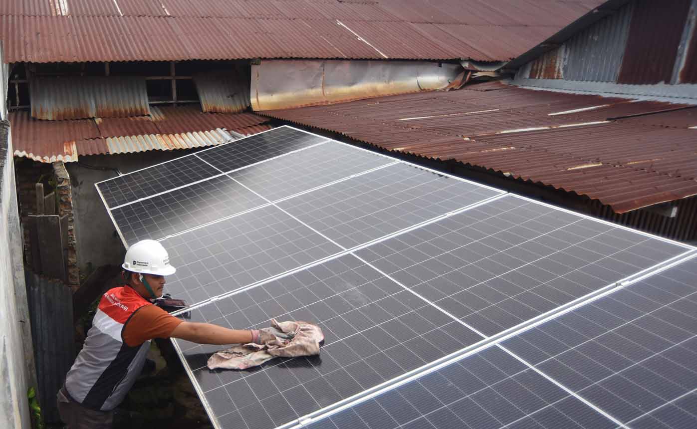Foto: Pemanfaatan Energi Tenaga Surya untuk Mendukung UMKM di Katapiang, Padang Pariaman