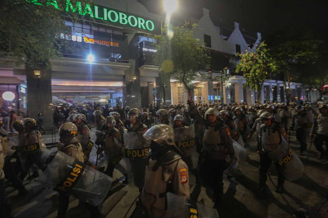Berita Foto : Pengamanan Aksi Unjuk Rasa di Kawasan Malioboro