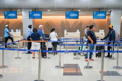 Berita Foto : Tarif Jasa Penumpang di Bandara Sam Ratulangi Manado Resmi Turun