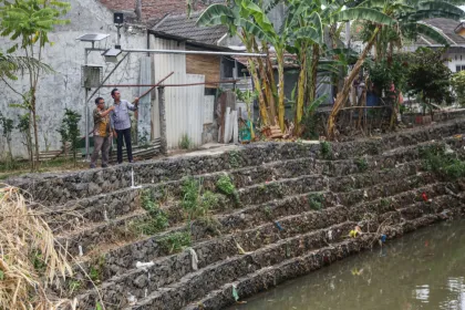 Pemasangan teknologi inovasi antisipasi bencana banjir di Semarang