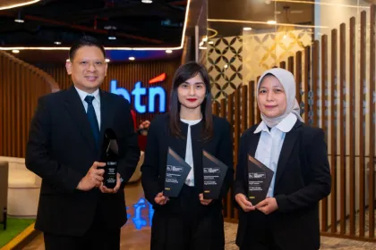 Berita Foto : Sukses Transformasi Digital, Borong Empat Penghargaan Internasional di Singapura