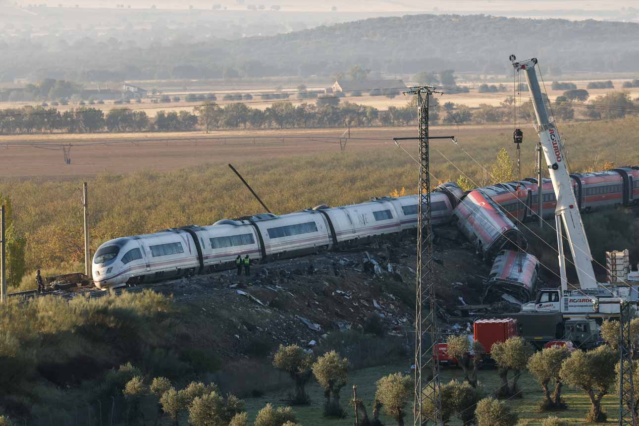 Foto: Tabrakan Dua Kereta Cepat di Spanyol Tewaskan 68 Orang