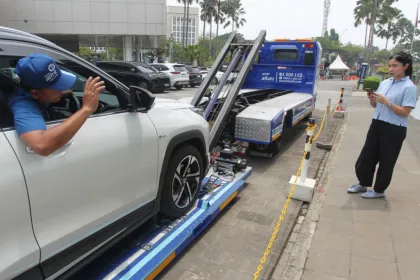 Asuransi Astra Perkuat Garda Siaga, Hadirkan Derek Hydraulic Flatbed bisa untuk Evakuasi Mobil Listrik