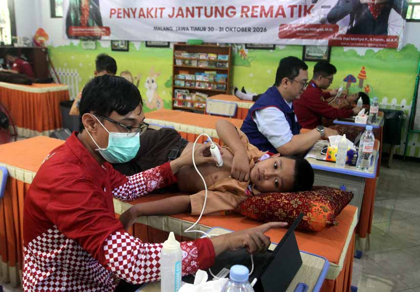 Foto: Cegah Gangguan Jantung Sejak Dini, Anak Sekolah di Malang Jalani Skrining Gratis