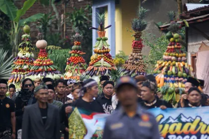 Tradisi Nyadran Gunung Silurah di Batang