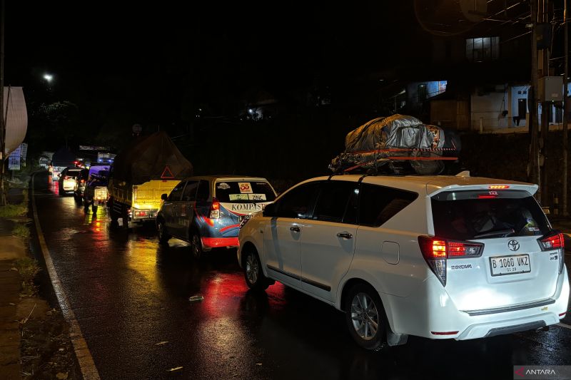 Kemacetan di Jalur Cileunyi-Nagreg Bandung, Antrian Kendaraan Terlihat Hingga 5 Kilometer