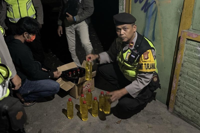 Polres Bantul Menyita Ratusan Botol Minuman Keras Hasil Razia