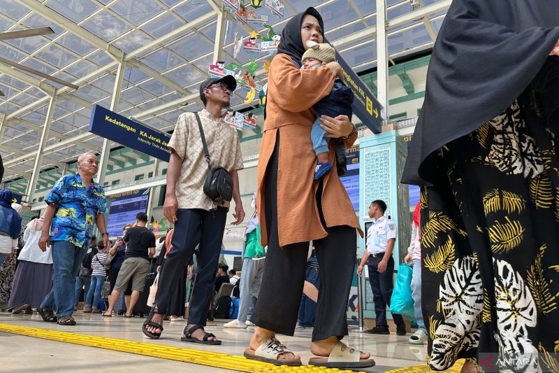 18.250 Penumpang KA Tiba di Stasiun Pasar Senen, 16.700 Penumpang di Stasiun Gambir 