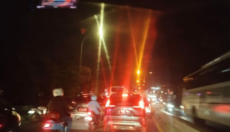 Arus Balik di Jalur Pantura Hingga Jalan Arteri Karawang Cukup Padat