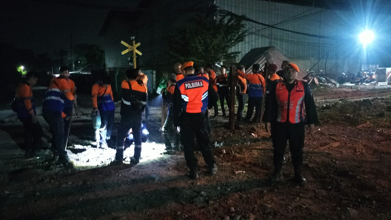 KAI Daop 8 Tuntut Pengusaha dan Pengemudi Penyebab Temperan Truk-Kereta yang Tewaskan Masinis