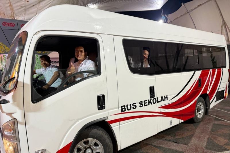 Pemerintah Kota Pekanbaru Menerima Bantuan Dua Bus Sekolah dari Kemenhub