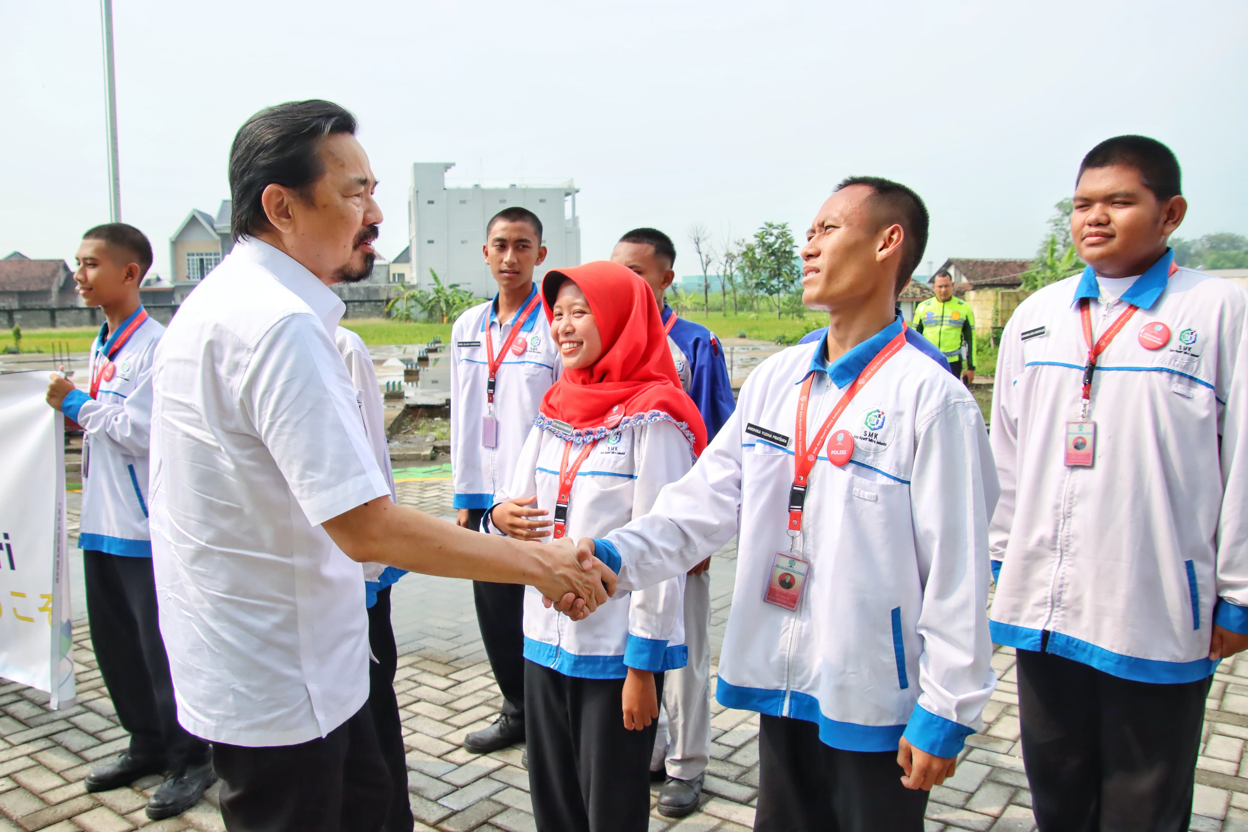 Kunjungi SMK Asy-Syarif Mitra Industri, Rusdi Kirana Tekankan Pentingnya Lulusan Siap Kerja