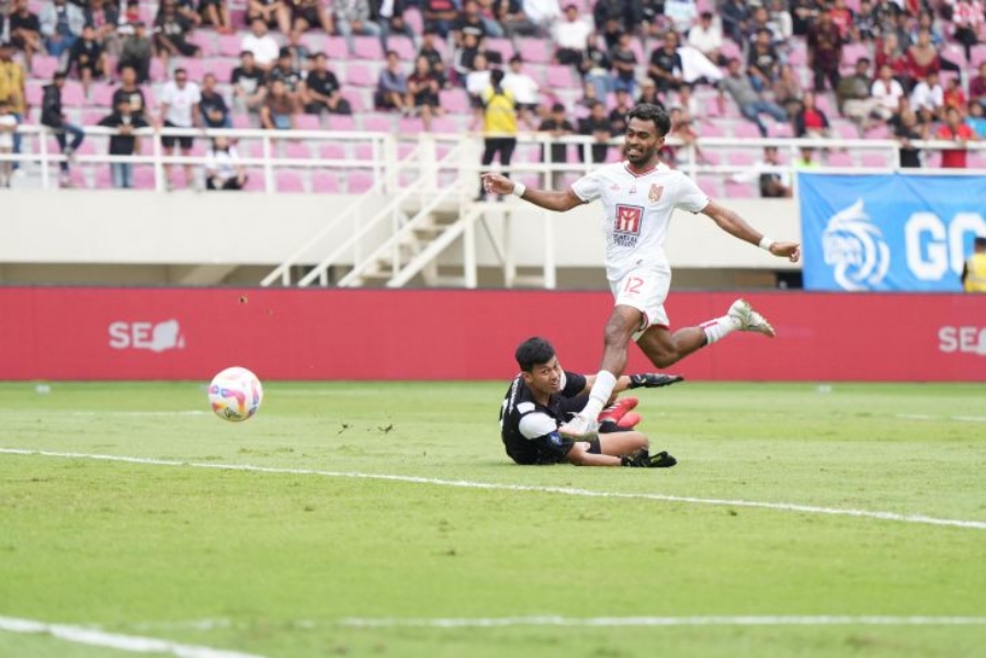 Yakob Sayuri Cetak ‘Hattrick’ saat Malut United Bungkam Persis Solo 3-1