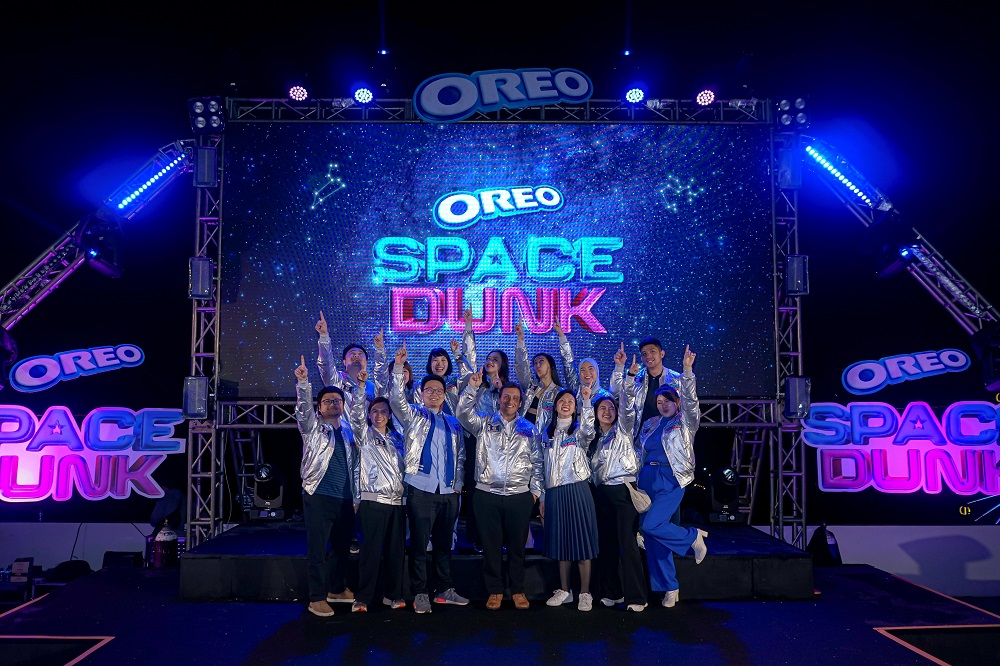 Oreo Tembus Atmosfer dan Mengudara di Bima Sakti