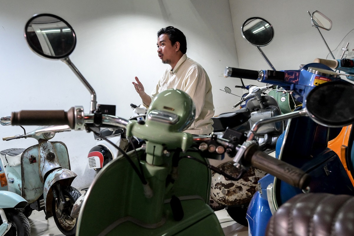 Kecintaan pada Vespa Dorong Eksekutif Muda Indonesia Ubah Skuter Antik Menjadi Bertenaga Listrik