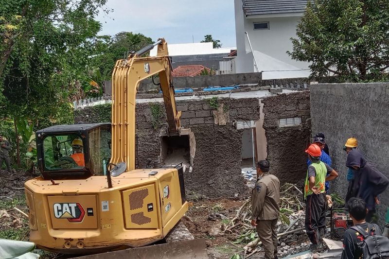 Satpol PP Badung Bongkar Bangunan Ilegal yang Dibangun di Tanah Pemda