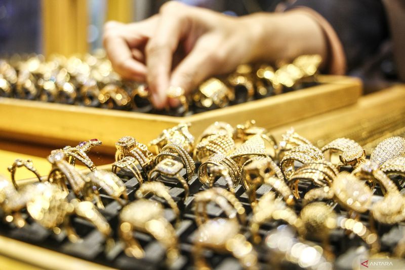 Harga Emas di Pegadaian Merosot, Ini Daftar Harga Emas Antam, UBS, dan Galeri24 