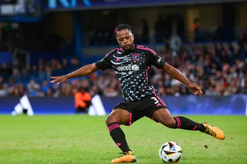 Mantan Kapten MU Patrice Evra Tanda Tangan Kontrak MMA dengan PFL
