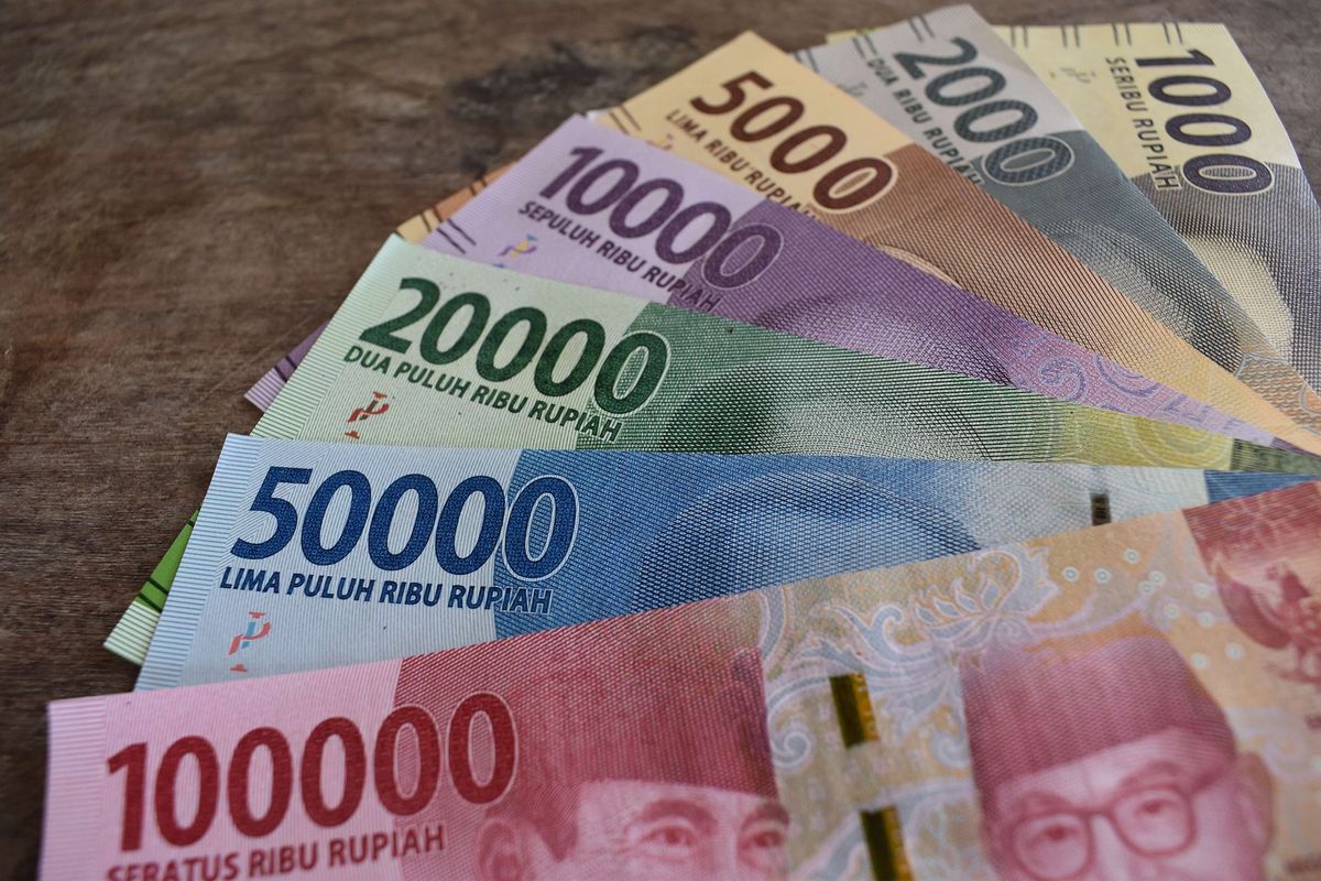 Negosiasi Dagang RI-AS Masih Alot, Intip Proyeksi Rupiah Awal Pekan Ini
