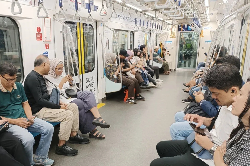 Hore! Naik MRT Jakarta Hari Ini Cuma Bayar Rp1 Saja