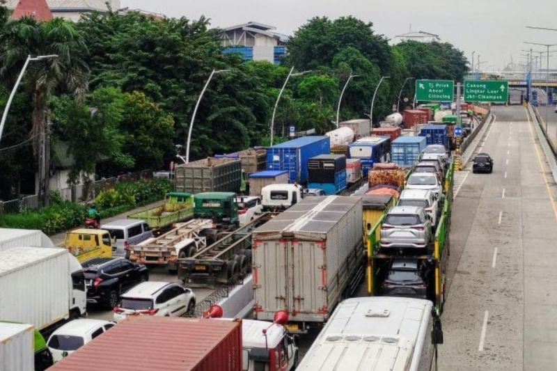Kemacetan Panjang di Pelabuhan Tanjung Priok Menunjukan Masalah Besar di Sistem Logistik Nasional