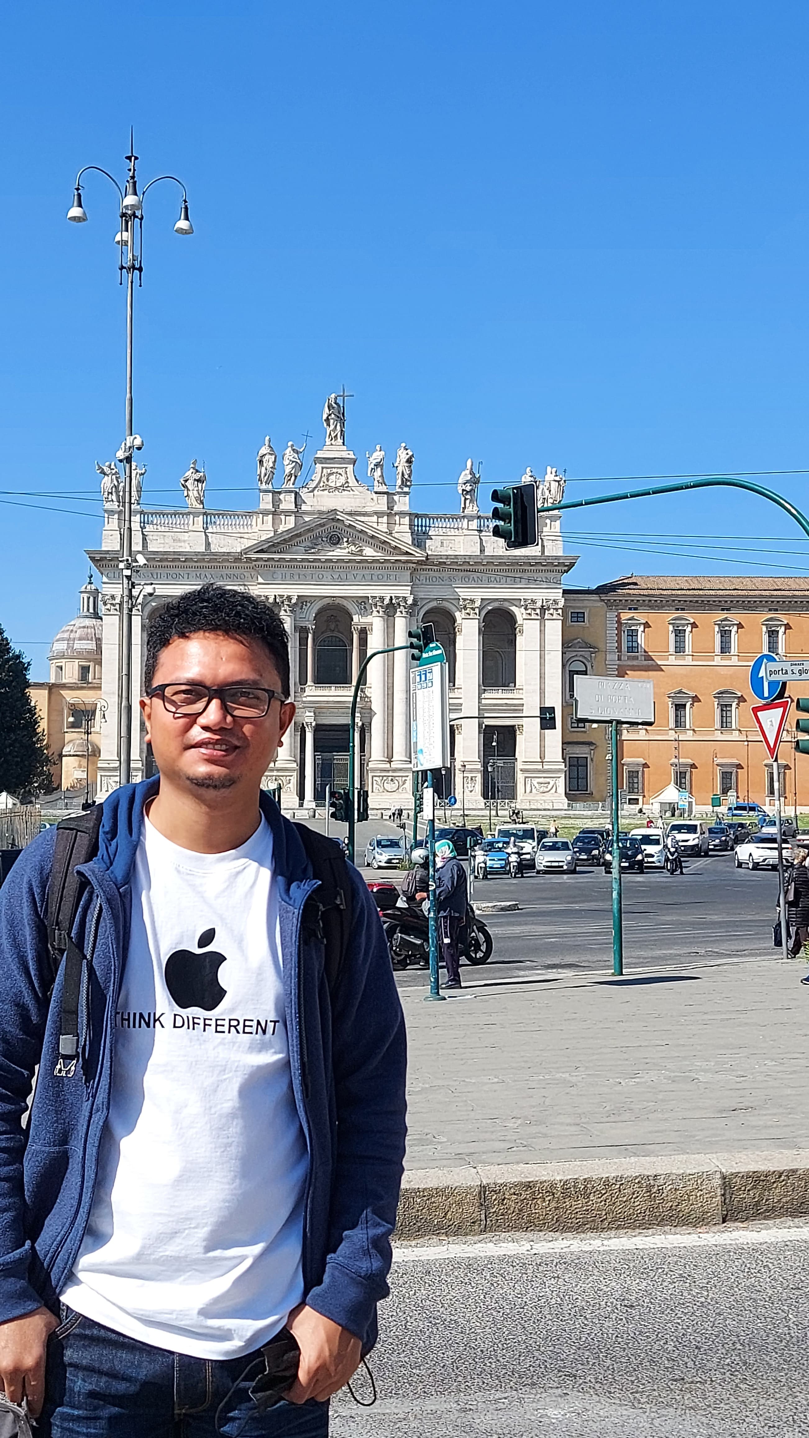 Paus Fransiskus Simbol Kesederhanaan dan Pejuang Perdamaian