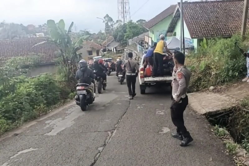 Diduga Kelelahan, Tiga Pemudik Asal Depok Tewas dalam Kecelakaan di Jalur Kamojang Bandung 