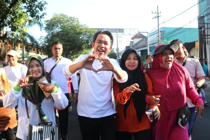 Peringati Hari Buruh, Pemkab Jember Menggelar Jalan Sehat Bersama Ribuan Buruh